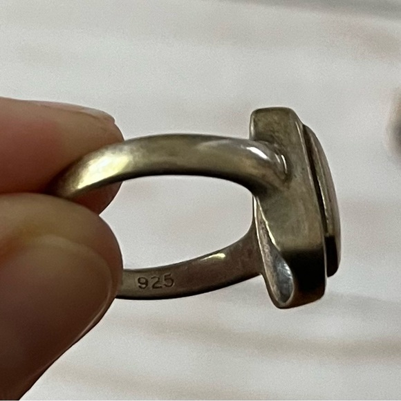 Sterling silver and pink stone fashion ring - Picture 2 of 3